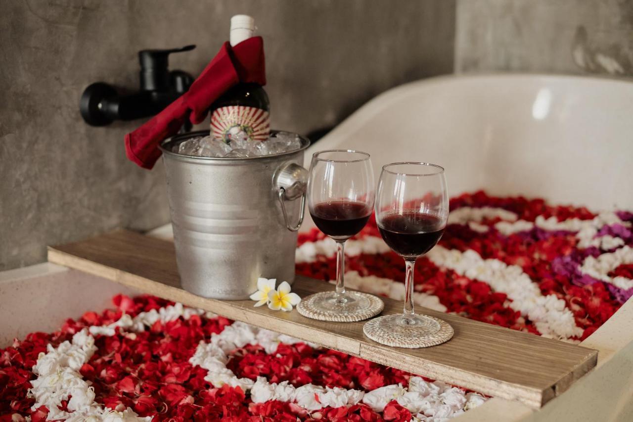Suarga Loka Ubud Villa ภายนอก รูปภาพ